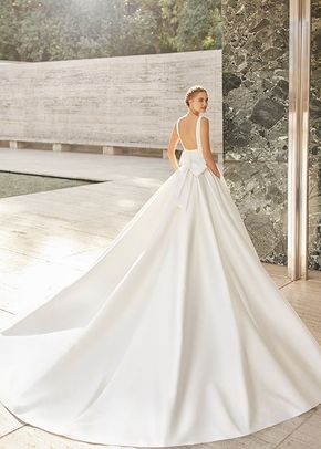 SCARLET Ball Gown Wedding Dress by Rosa Clará - WeddingWire.com