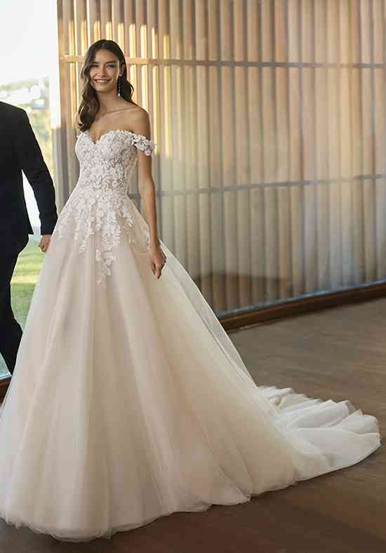 Spring Wedding Dress Photos, Spring Wedding Dress Pictures - WeddingWire.com Spring Wedding Dress Photos, Spring Wedding Dress Pictures - WeddingWire.com