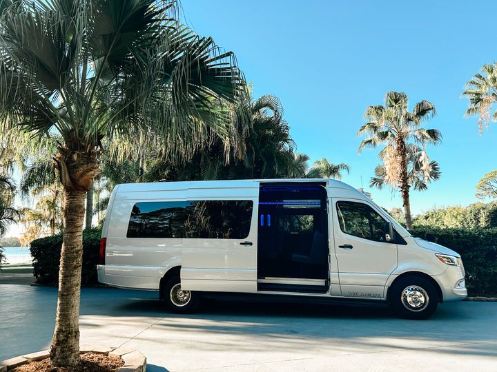 Southern Elegance Limousine