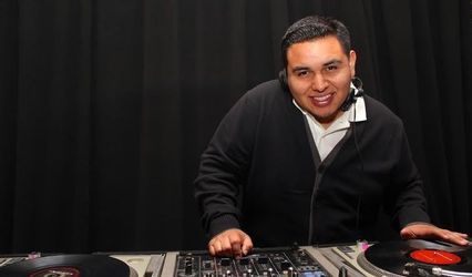 DJ FLAMEZZ Professional DJ/MC,Sound, Lighting and Entertainment