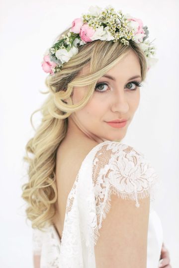 Delicate Spring Floral Crown by Life in Bloom
Photo by Codrean Photography | Films