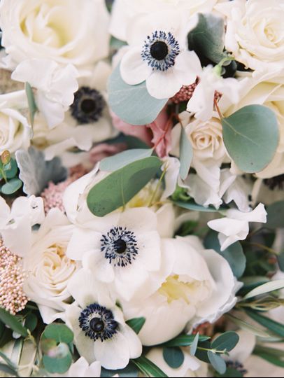 life in bloom chicago wedding florist anemone bouq