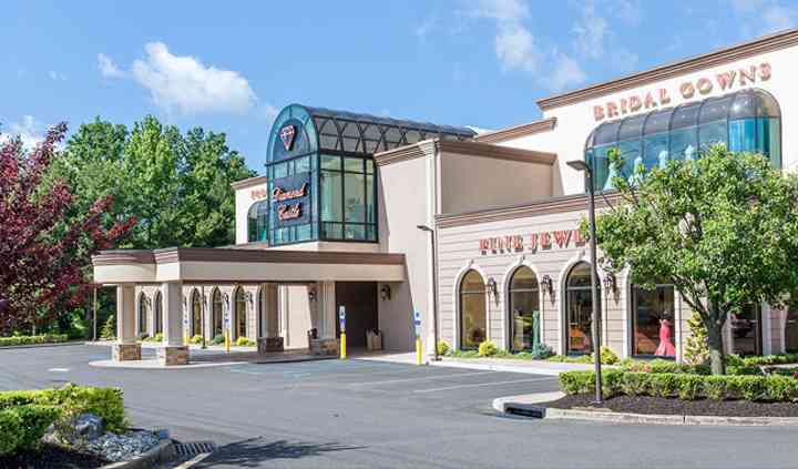Castle Couture Fine Jewelry Store, 52 