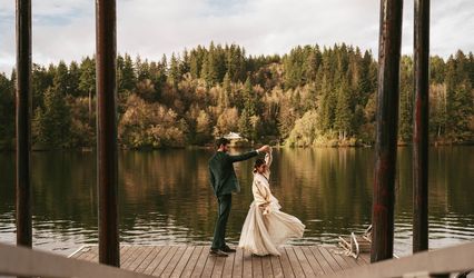 Southern Oregon Wedding Officiant