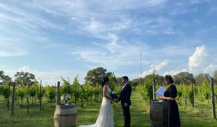 Fall Creek Vineyards in Driftwood