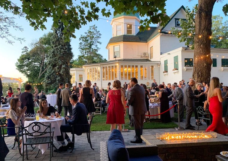 Sea Cliff Manor
