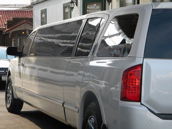 Black Tie Limousine