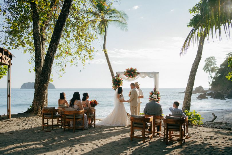 Arenas Del Mar Beachfront Resort