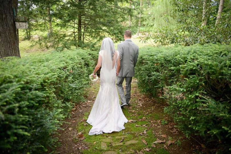 Holliday Alterations & Custom Sewing