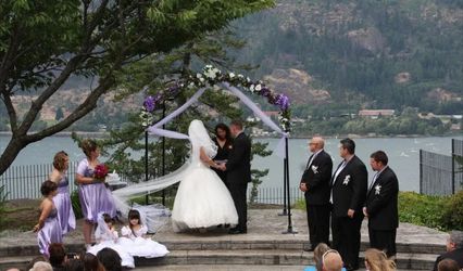 Gorge Romance Wedding Officiant