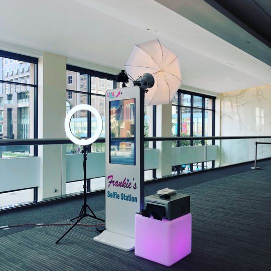 Frankie S Selfie Station Photo Booth Dallas Tx Weddingwire