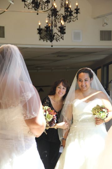 Della Curva (Plus-Size Bridal Salon)