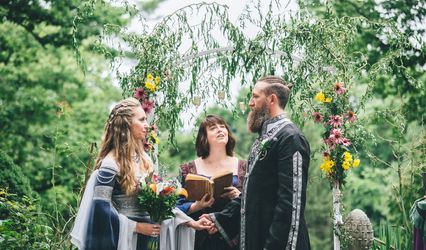 Izolda Trakhtenberg Officiant