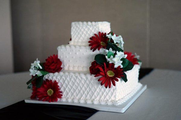 Resch S Bakery Wedding Cake Columbus Oh Weddingwire