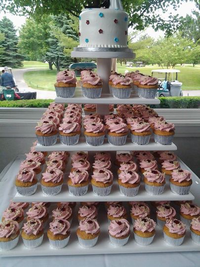 Christine S Cakes And Pastries Wedding Cake Utica Mi Weddingwire