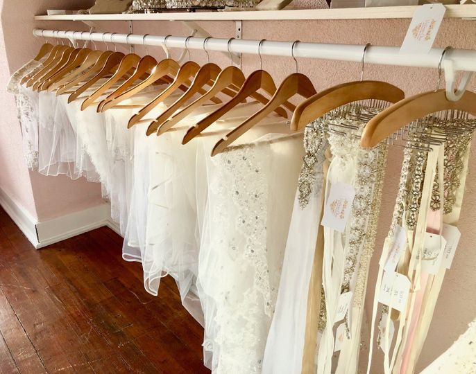 Vintage Chic Bridal Boutique - Dress & Attire - Dubuque, IA - WeddingWire