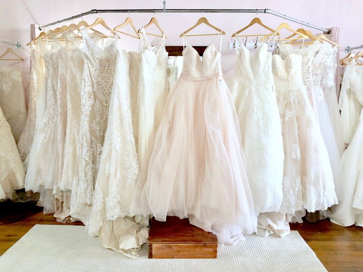 Vintage Chic Bridal Boutique Dress Attire Dubuque Ia