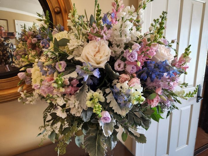 Achara Florist & Fine Gifts