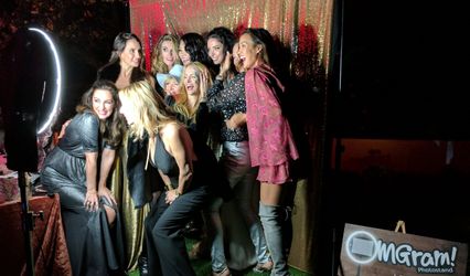 OMGram! Photostand