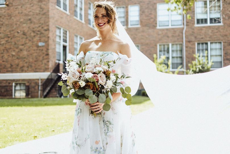 Bea's Flowers and Gifts
