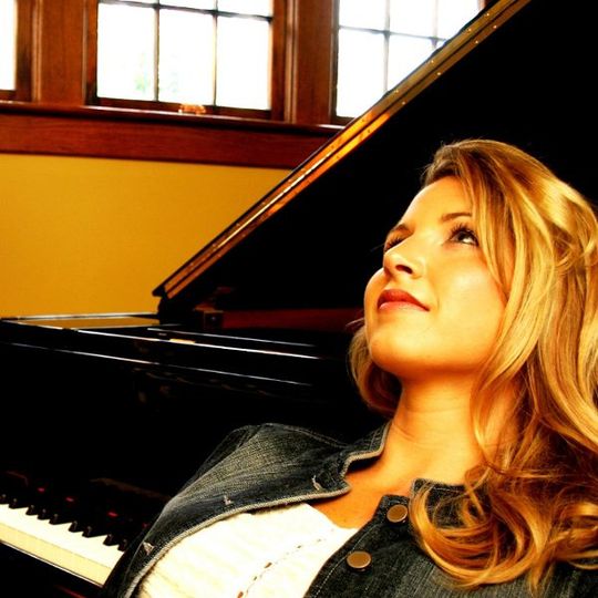 Sara Whitney Ewan, Singer/Pianist