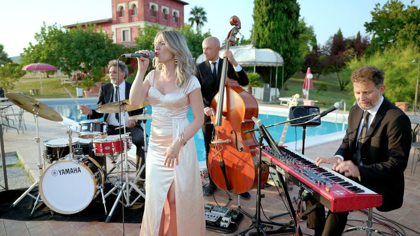 Beautiful Day - live band
