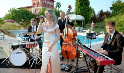Beautiful Day - live band