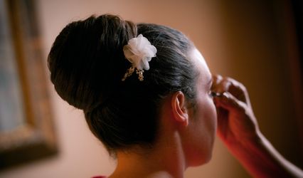 Hairs To You Salon
