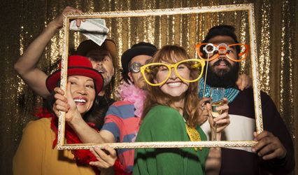 Pop, Clink, Spin! Photo Booth Experiences