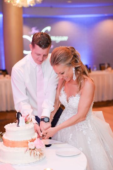 Custom Cakes by Tami, LLC