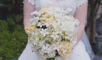 Jennell's Flowers and Pies