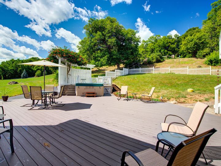 W5jwmwpt0bav1m Surrounded by views of rolling green hills and the shimmering waters of many lakes, it is a stunning. https www weddingwire com biz the brindle and blonde 81432e6858f1f770 html