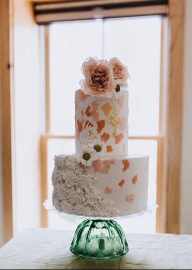 Molly Starcher Custom Cakes And Sugar Flowers Wedding Cake Winthrop Wa Weddingwire