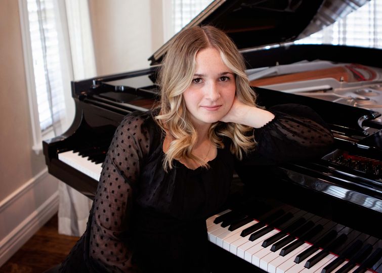 Emma Peterson.Pianist