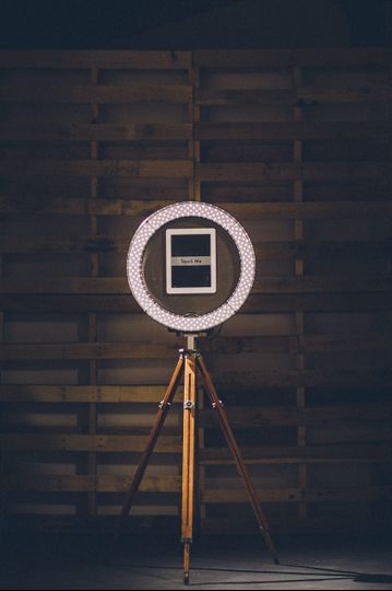 Gif Stand