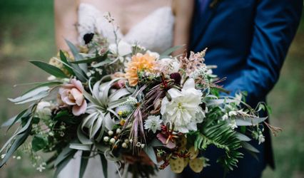 Full Bloom Flower Farm and Floral Design
