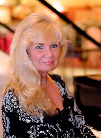Chicago's Pianist Kathie Nicolet