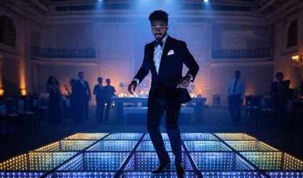 DAZZLING DANCE FLOORS & PHOTOBOOTHS