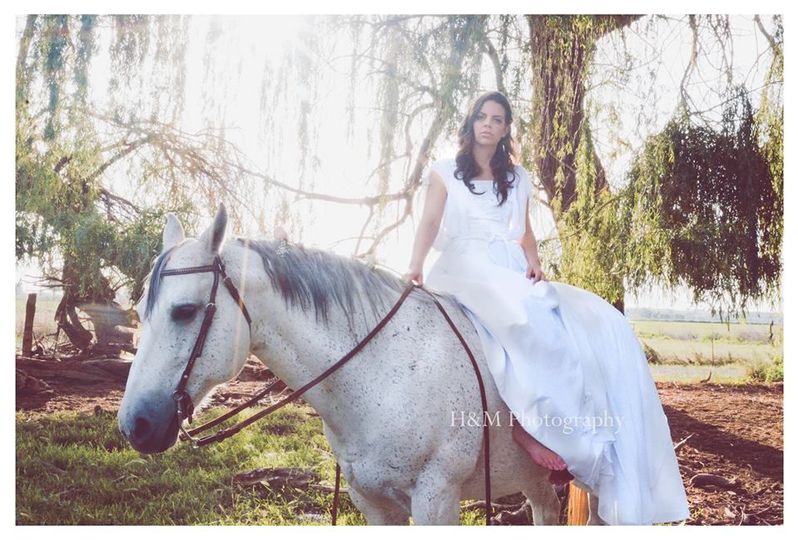 Modern Cottage Bridal Dress Attire La Grande Or Weddingwire