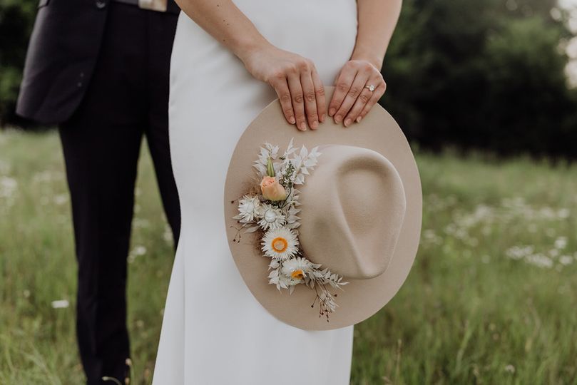 Hourglass Wedding