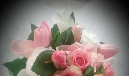Carolyn's keepsake Bouquets