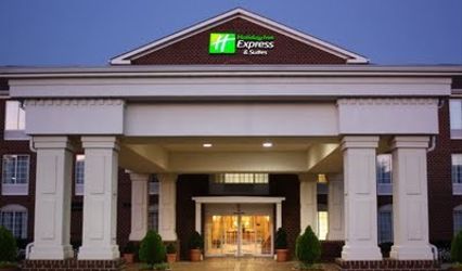 Holiday Inn Express & Suites Warrenton