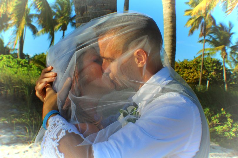 Latitude 24 Weddings