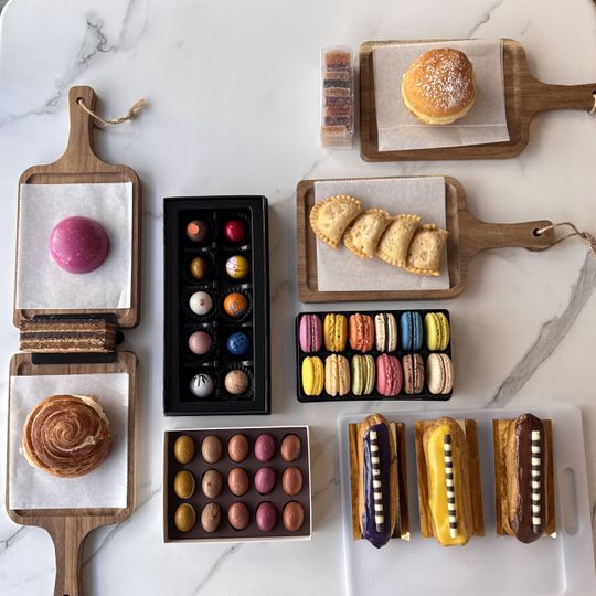 Le Macaron French Pastries