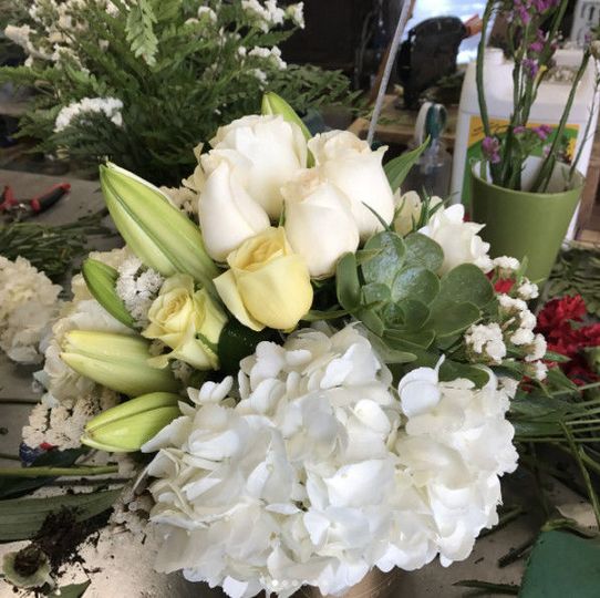 Simi Flowers and Gifts - Simi Valley