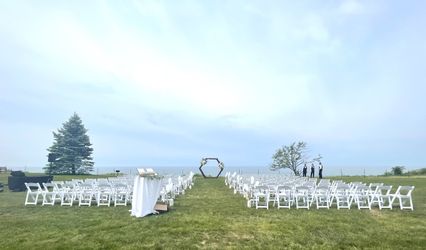 Lake Bluff Inn and Suites