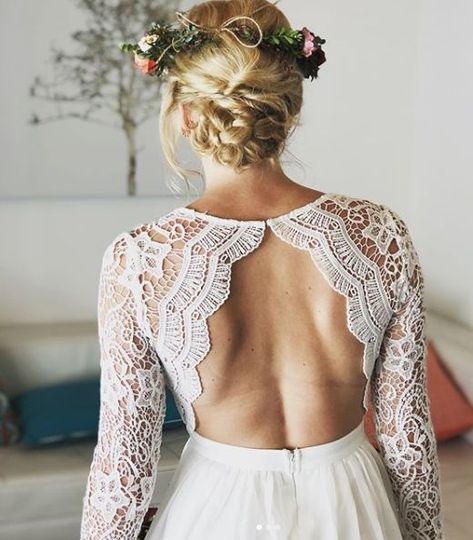 Backless sleeved wedding dress