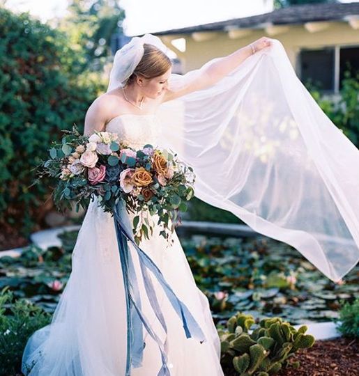 Bride's bouquet and veil