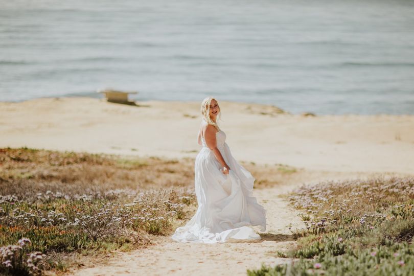 Flowy beach bride