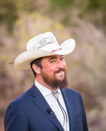 JD Krones, Officiant